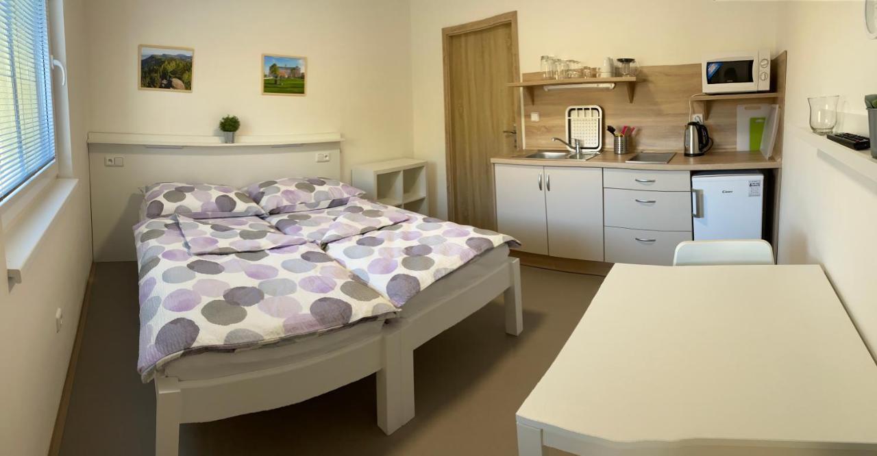Apartmany Nad Parkem Броумов Экстерьер фото