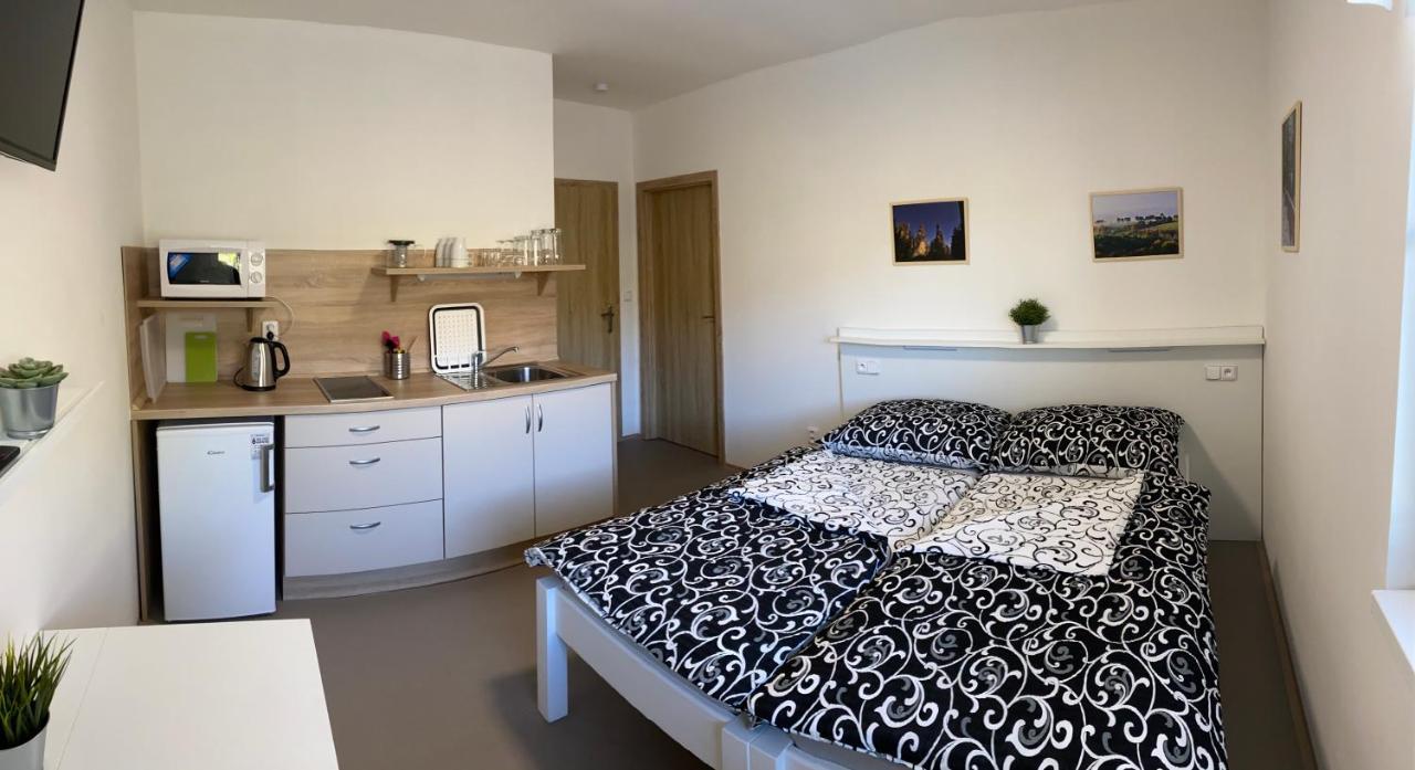 Apartmany Nad Parkem Броумов Экстерьер фото